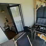Marynarska 49 *