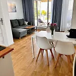 Marynarska 49 *