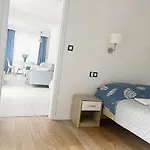Marynarska 49 *
