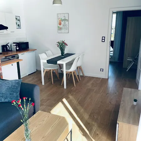 Marynarska 49 *