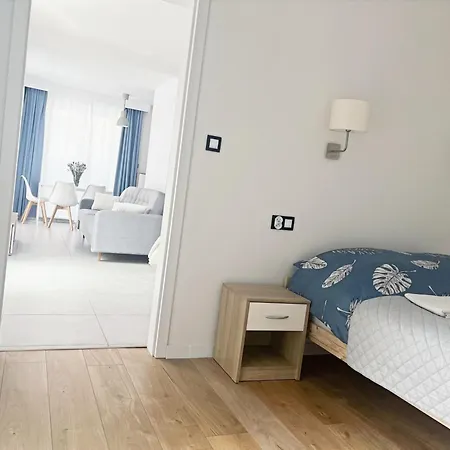 Marynarska 49 *